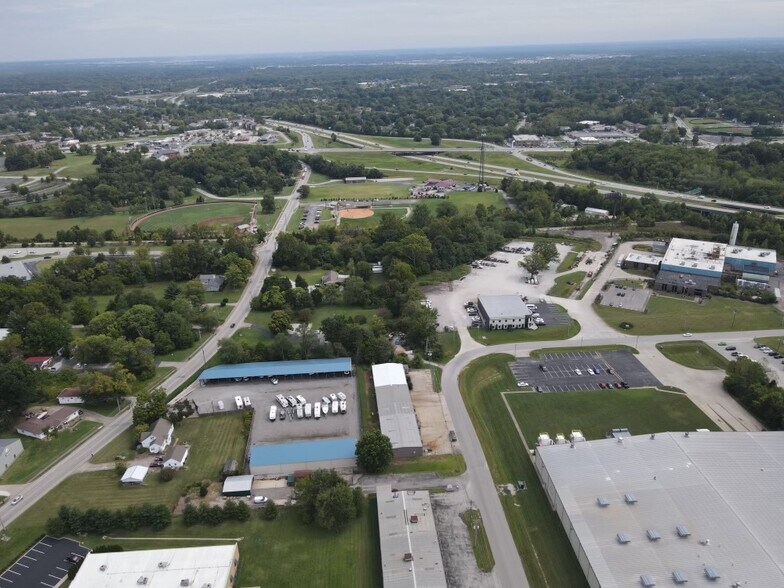 More Photos Of 910 Industrial Blvd, New Albany Flex For Sale