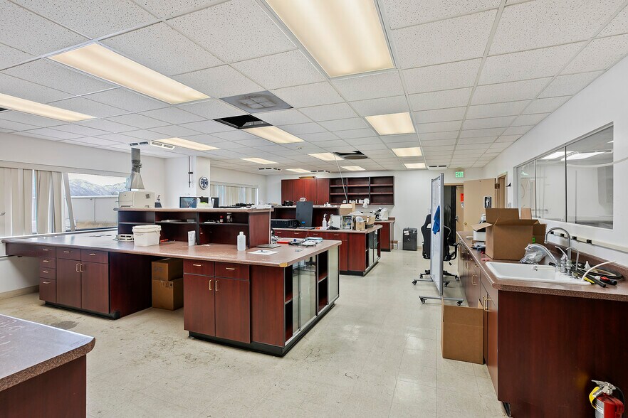 More Photos Of 1877 W 2800 S, Ogden Flex For Lease