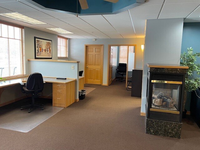 More Photos Of 10091 Dogwood St NW, Coon Rapids Office For Sale