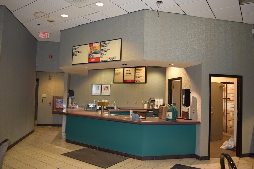 More Photos Of 2090 Lincoln Hwy E, Lancaster General Retail For Lease