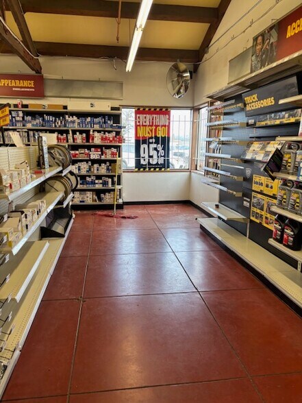 More Photos Of 2120 E Powell Blvd, Gresham General Retail For Sale