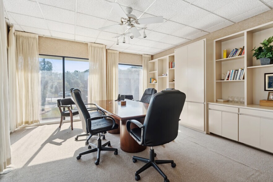 More Photos Of 15 Gamecock Ave, Charleston Office For Sale