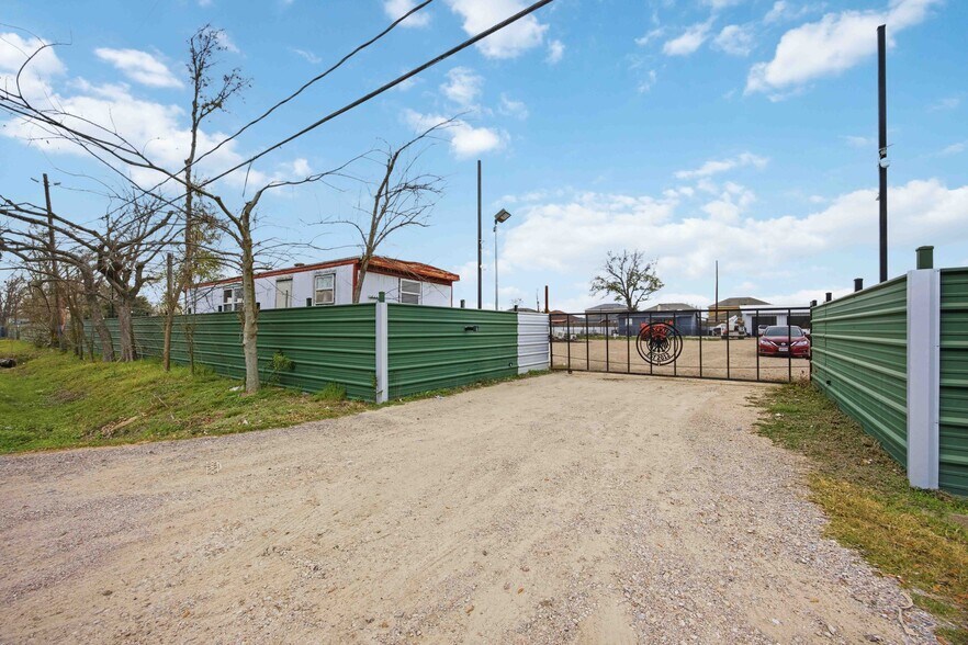 More Photos Of 2902 Washington Dr, Houston Land For Sale