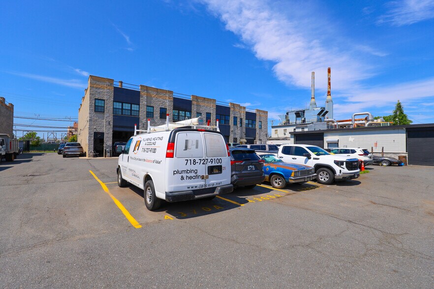 More Photos Of 4364A Victory Blvd, Staten Island Industrial For Sale