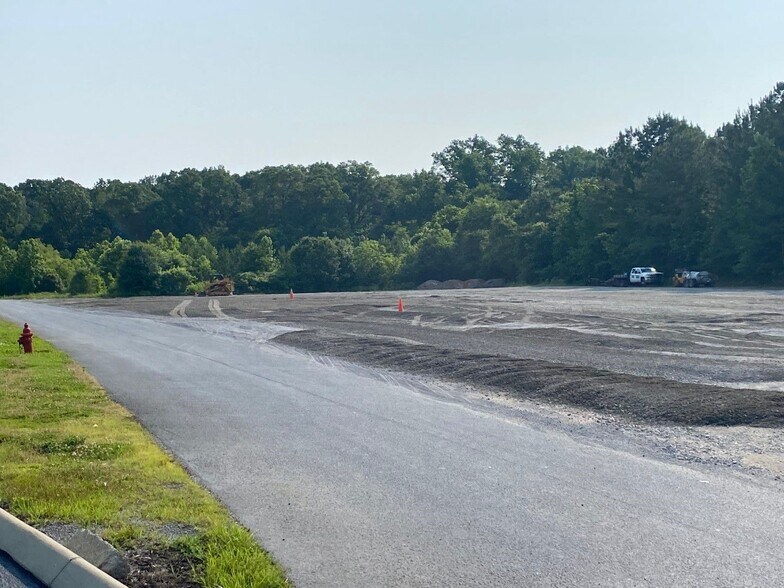 More Photos Of 212 Burlington Rd, Shannon Distribution For Lease