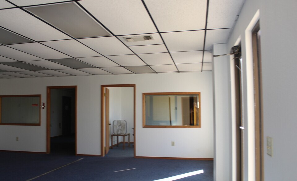 More Photos Of 4310 Oklahoma Ave, Woodward Distribution For Sale