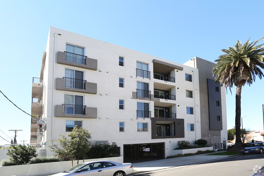 More Photos Of 11900 Courtleigh Dr, Los Angeles Apartments For Sale