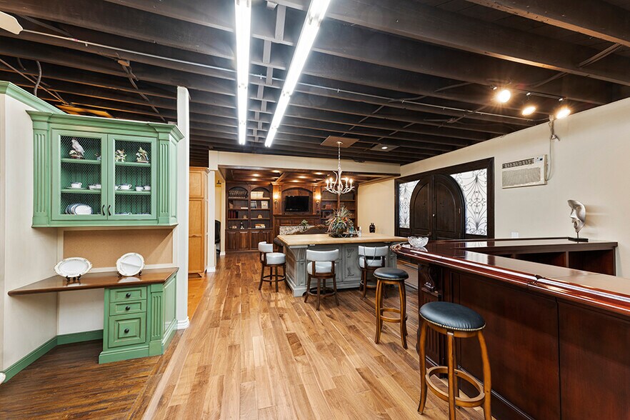 More Photos Of 7438 Varna Ave, North Hollywood Warehouse For Sale