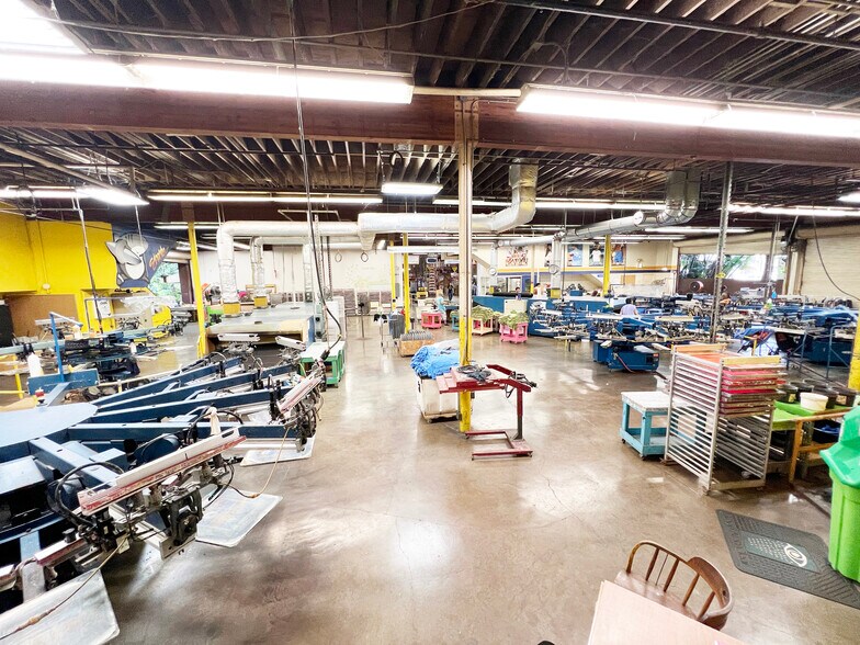 More Photos Of 99-969 Iwaena St, Aiea Freestanding For Lease