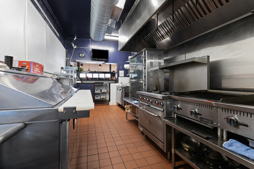 More Photos Of 8501 El Camino Real, Atascadero Restaurant For Sale