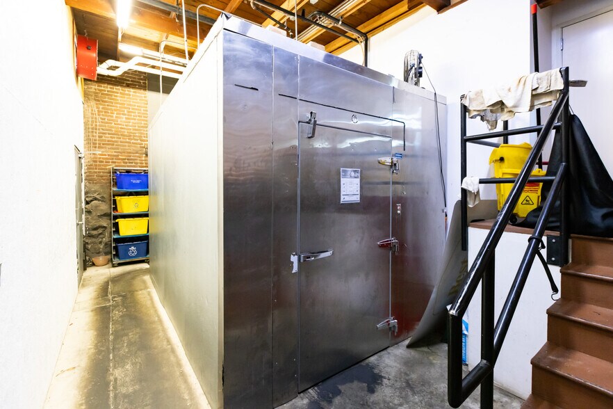 More Photos Of 311 Union St, The Dalles Restaurant For Sale