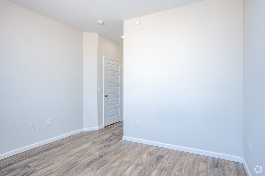 More Photos Of 9-11 Clark St, Newark Apartments For Sale