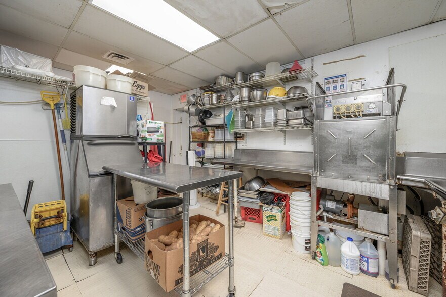 More Photos Of 314 Pioneer St, Akron Storefront For Sale