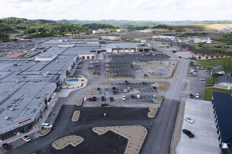 More Photos Of 2600 Middletown Commons, White Hall Coworking Space