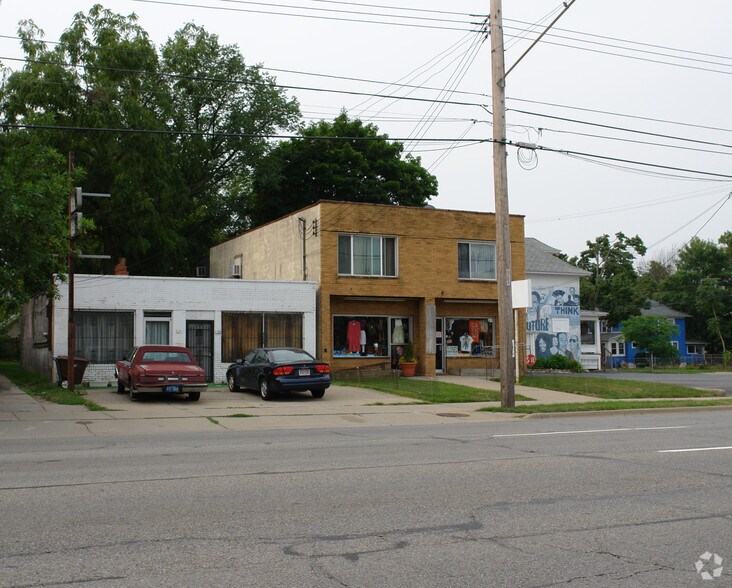 More Photos Of 827 W Saginaw St, Lansing Storefront For Sale
