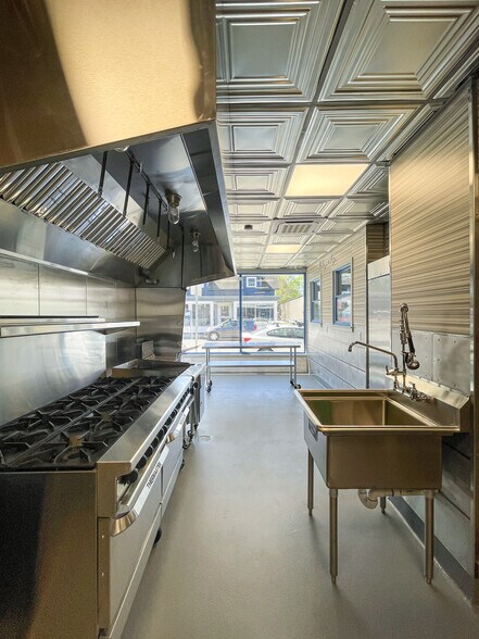 More Photos Of 203 Main St, Wakefield Storefront Retail Office For Lease