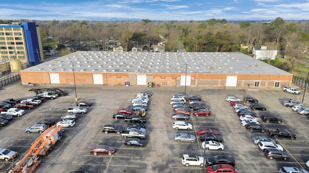 More Photos Of 9001 Jensen Dr, Houston Warehouse For Lease