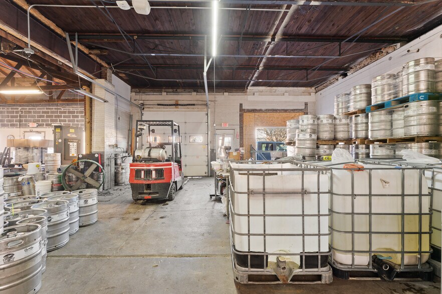 More Photos Of 237 W Main St, Williamsburg Restaurant For Sale