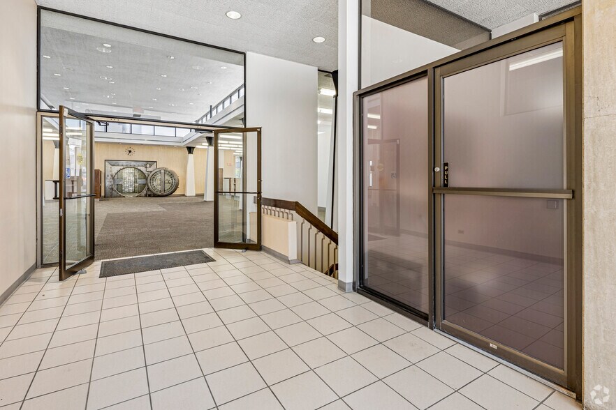 More Photos Of 469 N Seymour Ave, Mundelein Bank For Sale