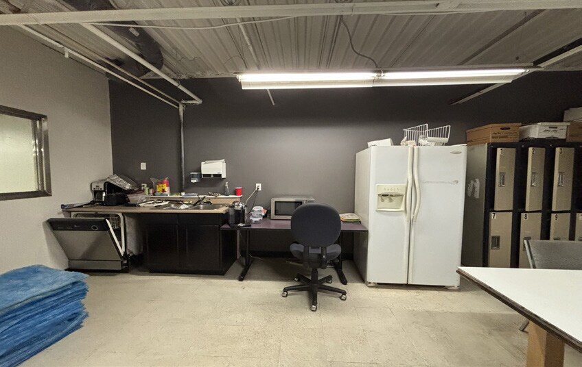 More Photos Of 4316 64 Av SE, Calgary Warehouse For Sale