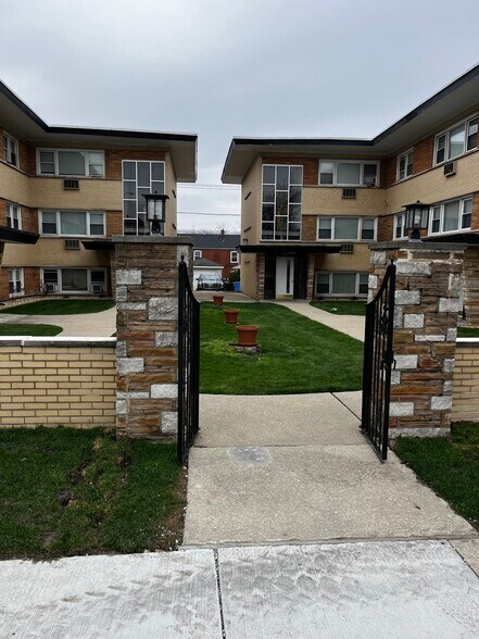More Photos Of 10952 S Western Ave, Chicago Apartments For Sale