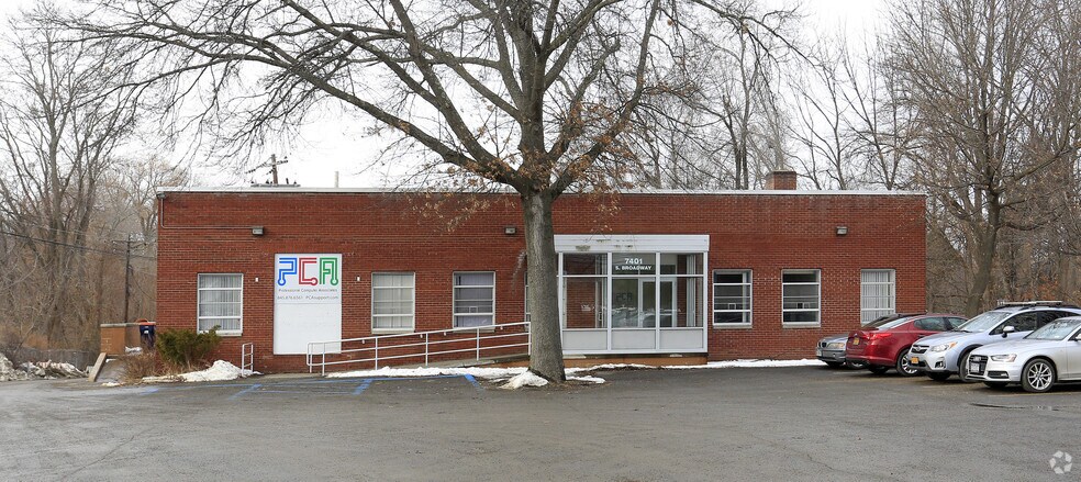 More Photos Of 7401 S Broadway, Red Hook Office For Sale