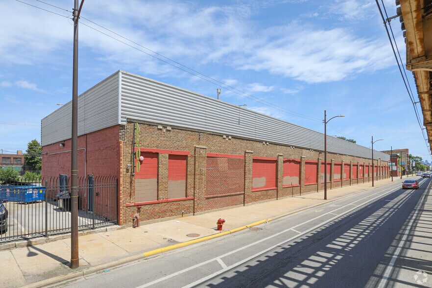 More Photos Of 4300 W Lake St, Chicago Warehouse For Lease
