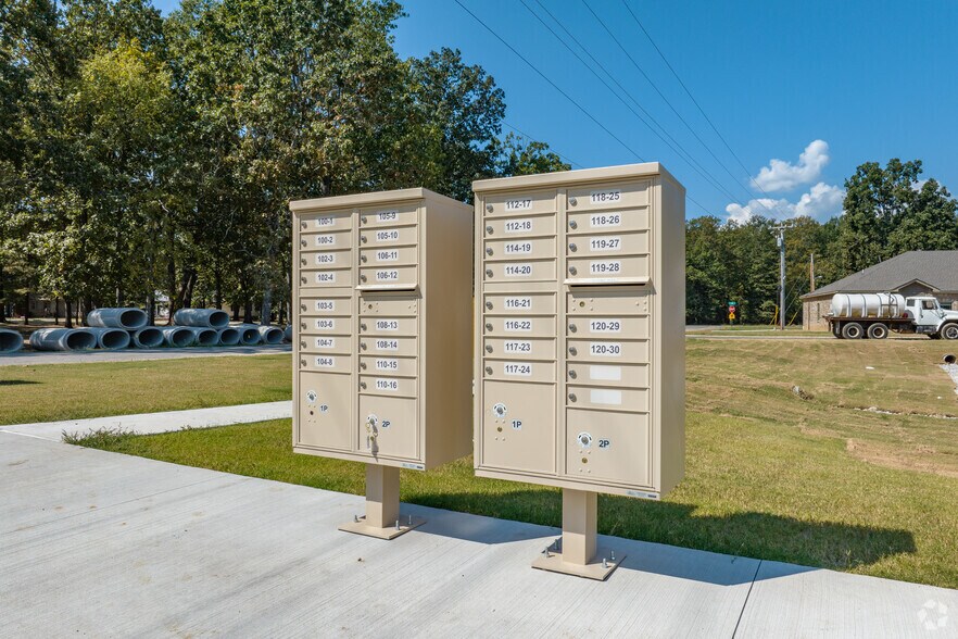 More Photos Of 404 W Matthews St, Brookland Apartments For Sale