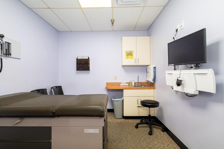 More Photos Of 3045 Pennsylvania Ave, Weirton Medical For Lease