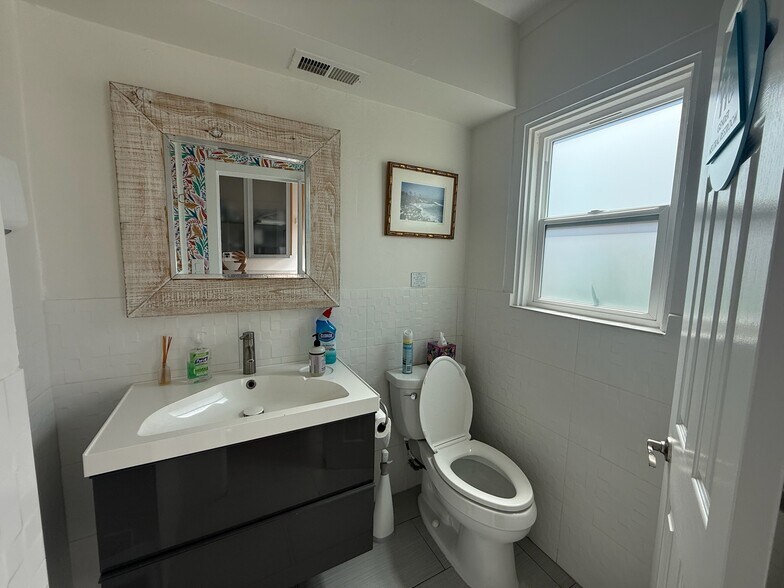 More Photos Of 7880 Exchange Pl, La Jolla Freestanding For Lease