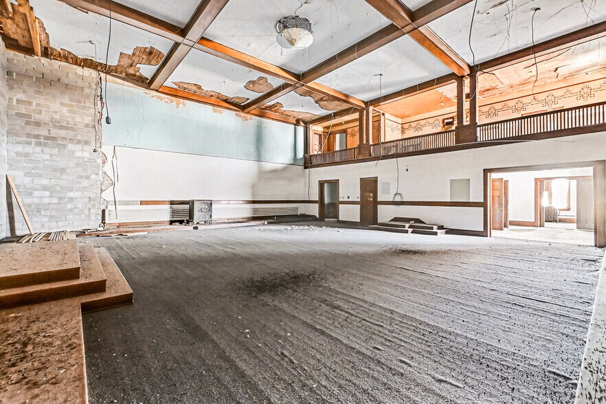 More Photos Of 422 E Coolbaugh St, Red Oak Storefront Retail Office For Sale