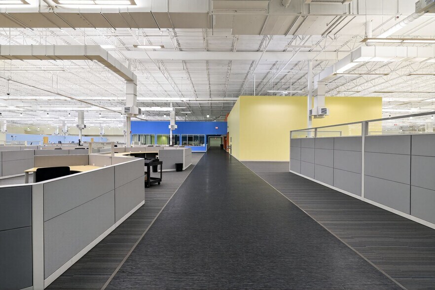 More Photos Of 980 Beaver Creek Dr, Martinsville Flex For Sale