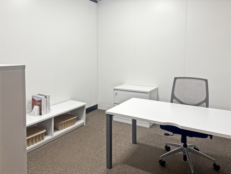 More Photos Of 110 N Wacker Dr, Chicago Coworking Space