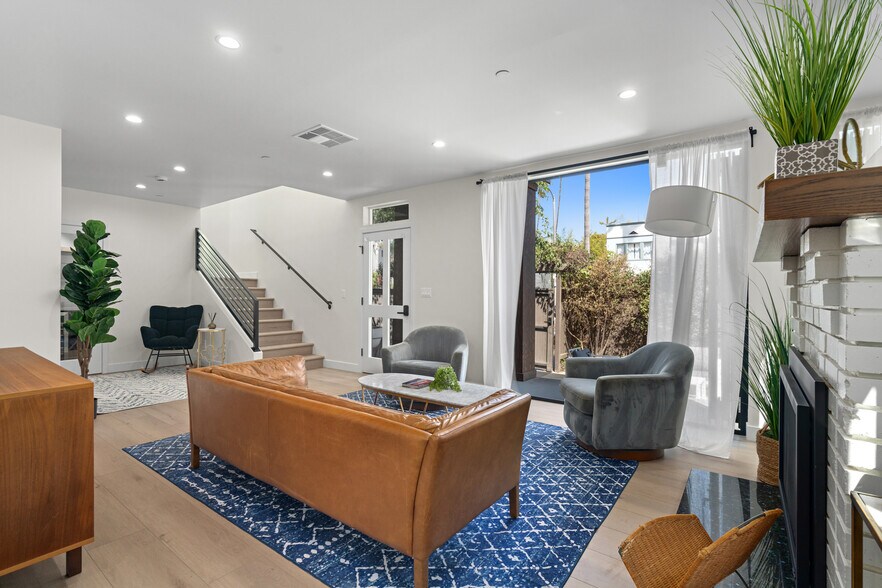 More Photos Of 705 6th Ave, Venice Apartments For Sale