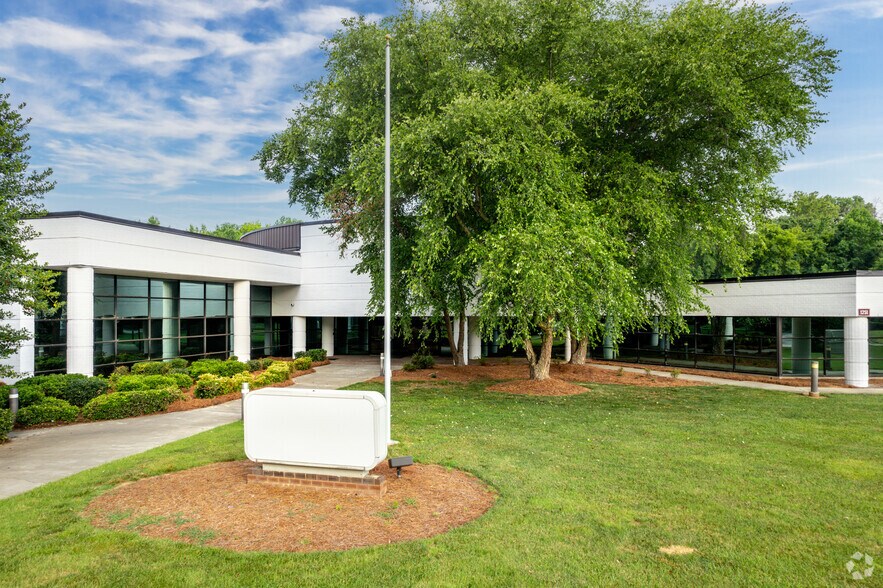 More Photos Of 1251 Arrow Pine Dr, Charlotte Coworking Space