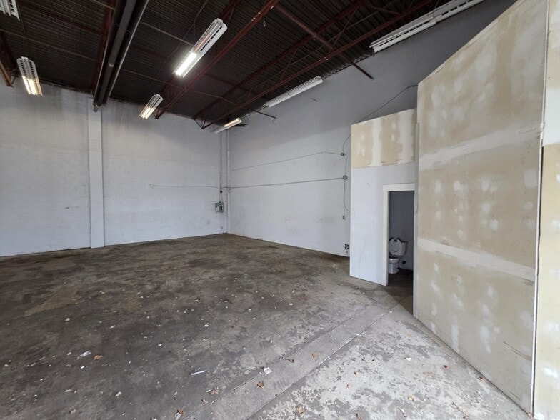 More Photos Of 20081-20091 Industrial Ave, Langley Warehouse For Lease