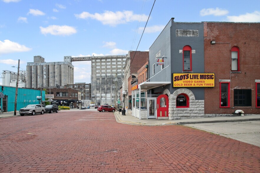 More Photos Of 314 State St, Alton Restaurant For Sale