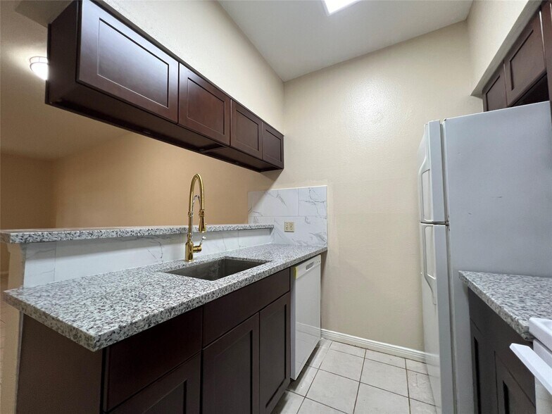 More Photos Of 2626 Holly Hall St, Houston Apartments For Sale