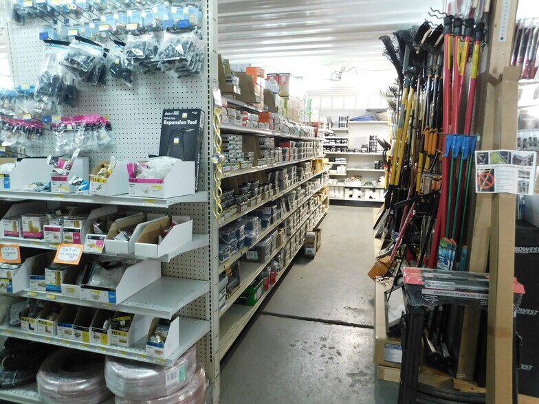 More Photos Of 2086 E US Highway 36, Rockville Convenience Store For Sale