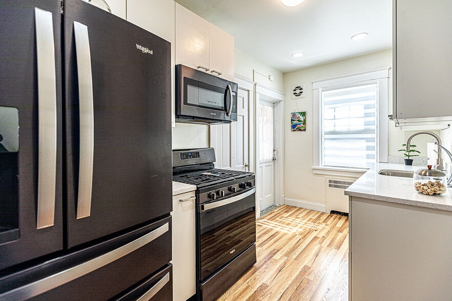 More Photos Of 404 Allegheny Ave, Towson Office For Sale