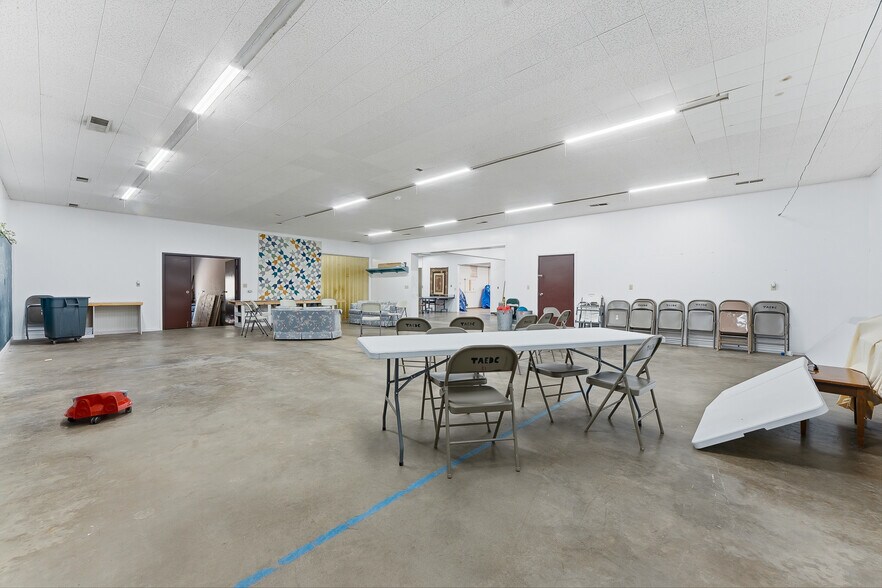 More Photos Of 102 4th St, Terra Alta Light Distribution For Sale