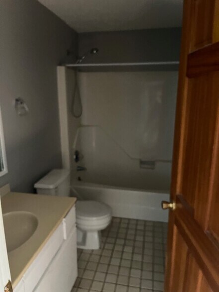 More Photos Of 85 Goodwill Ave, Meriden Apartments For Sale