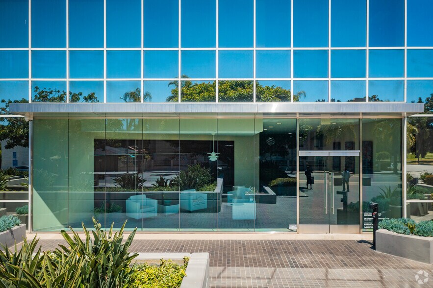 More Photos Of 5150 E Pacific Coast Hwy, Long Beach Office For Sale