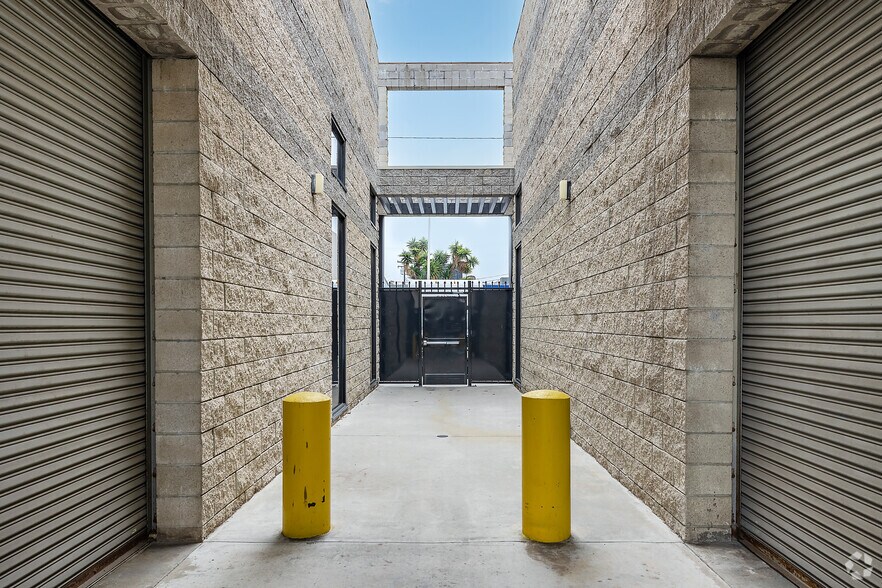 More Photos Of 11837-11845 Teale St, Culver City Warehouse For Lease