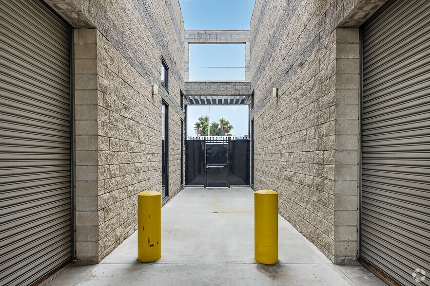 More Photos Of 11837-11845 Teale St, Culver City Warehouse For Lease