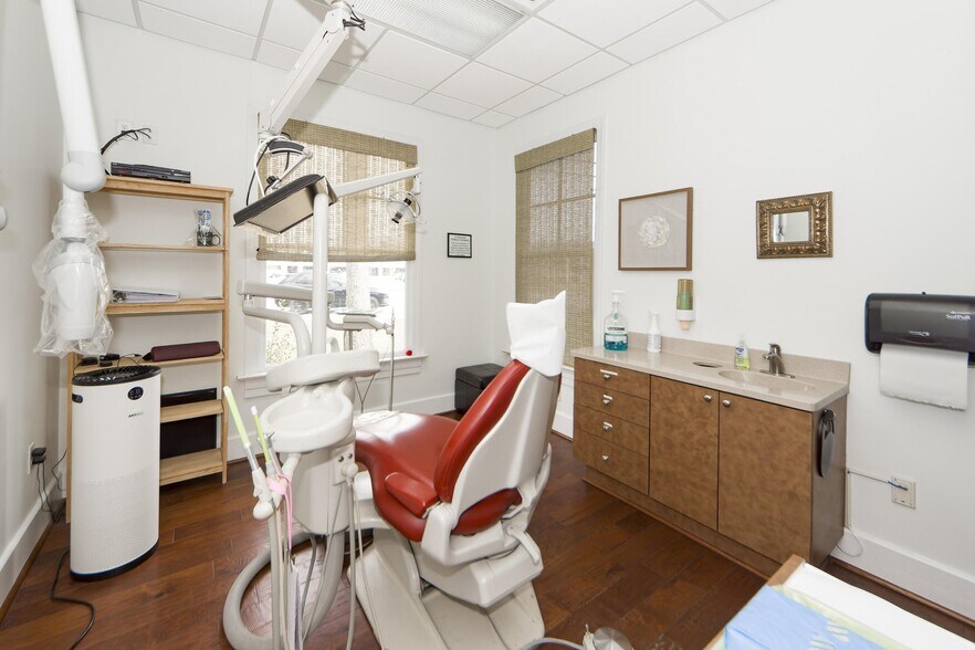 More Photos Of 531 Folly Rd, Charleston Medical For Sale