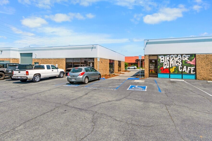 More Photos Of 165 W Hospitality Ln, San Bernardino Flex For Lease