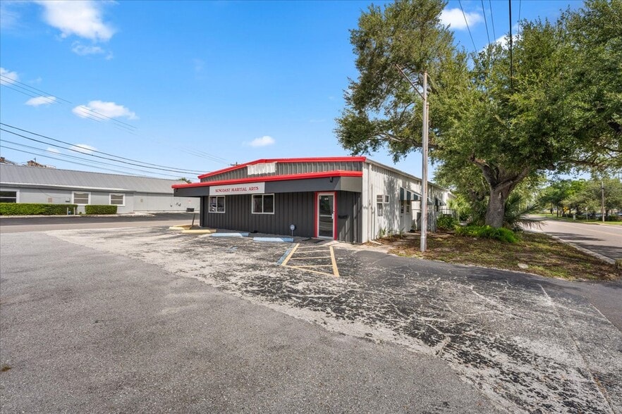 More Photos Of 1901 13th Ave N, Saint Petersburg Distribution For Lease