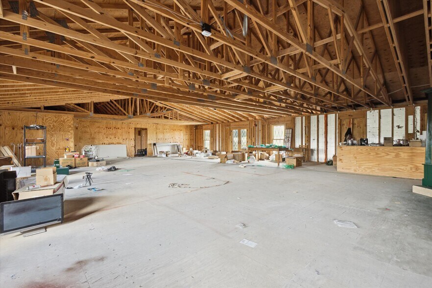 More Photos Of 2111 W Mountcastle Dr, Johnson City General Retail For Sale