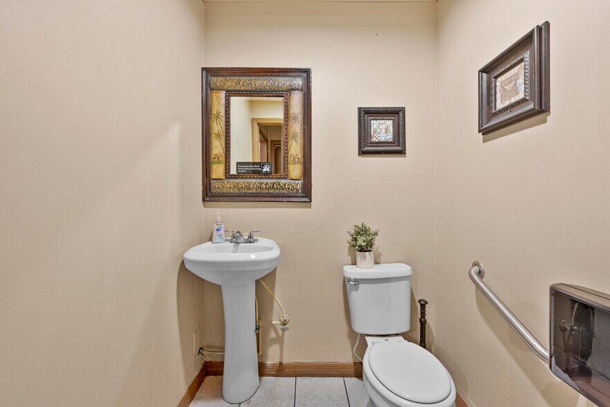 More Photos Of 7390 Shoal Line Blvd, Weeki Wachee Specialty For Sale